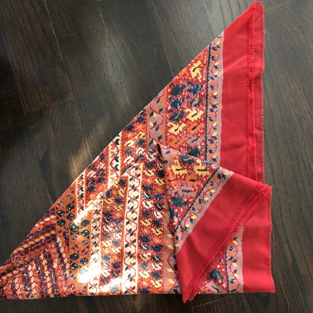 Stunning large silk and wool Bottega Veneta scarf